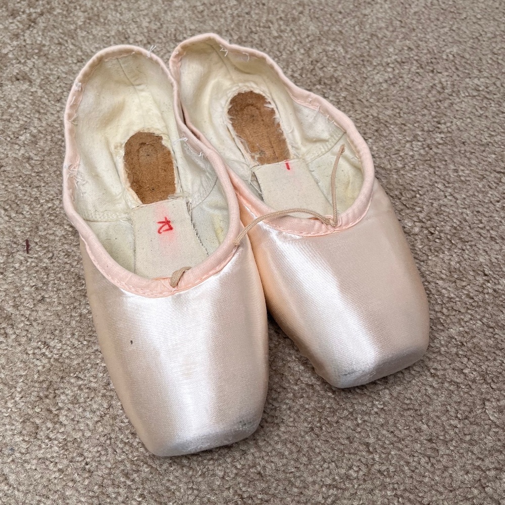 Suffolk Spotlight Pointe Shoes Size 5.5 X